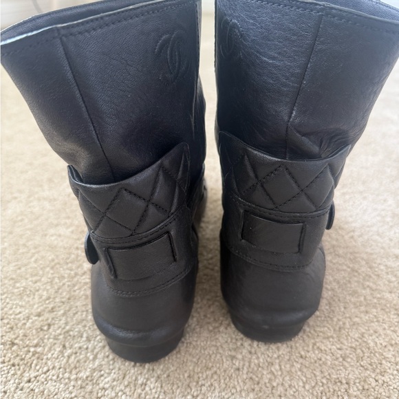 CHANEL leather boots - Picture 2 of 6
